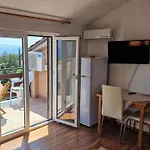 Casa de hóspedes Lina 3*