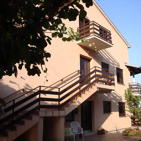 Casa de hóspedes Lina 3*