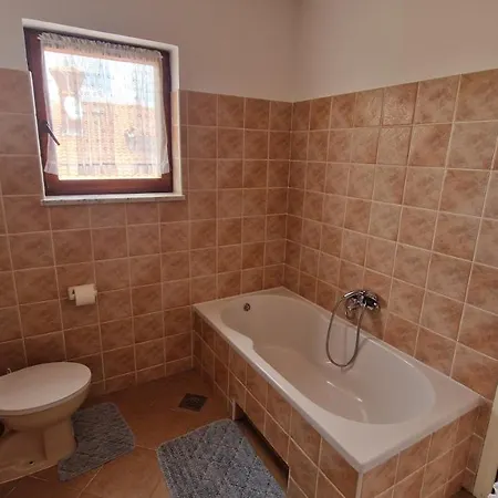 Lina Gostinjska kuća 3*