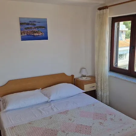Lina Gostinjska kuća 3*